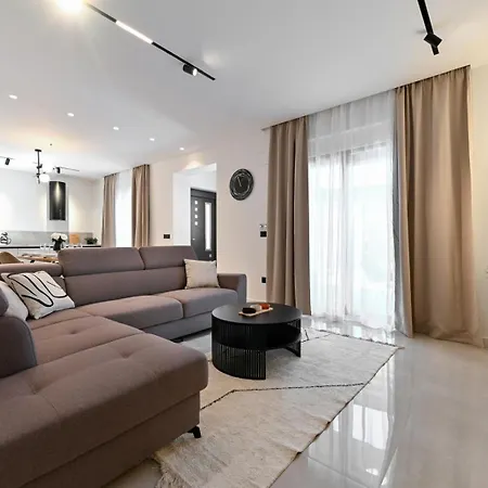 ヴィラ Nino Sukošan